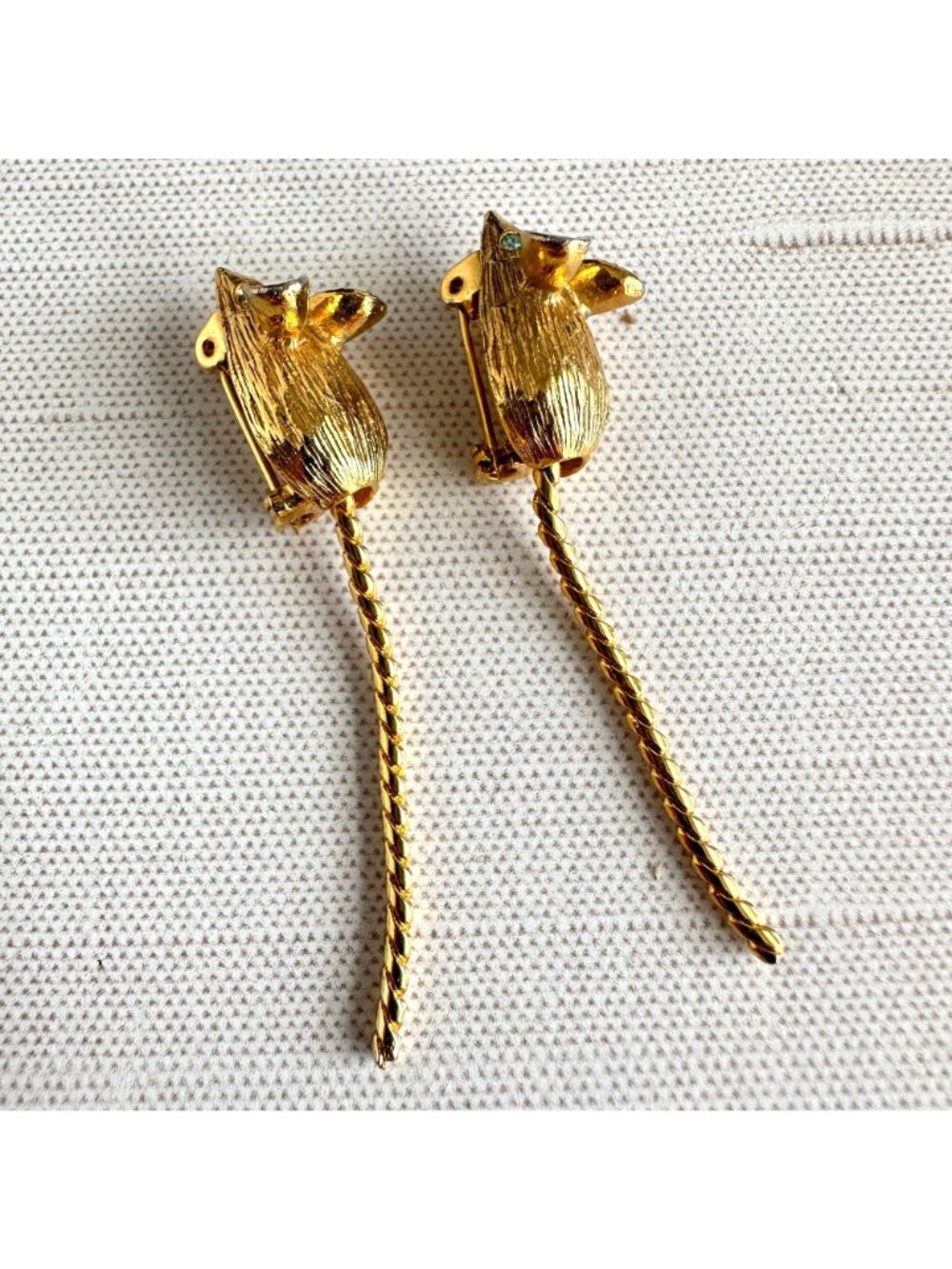 1960s Gold Tone Mouse Scatter Pins Chain Tails Green Eyes - Picture 4 of 10
